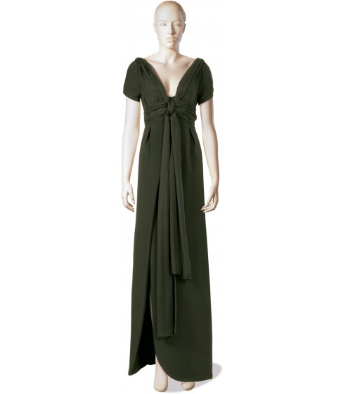 Elegantes, hochgeschlitztes Abendkleid im Empirestil