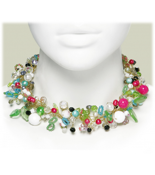 Romantisches Halsband in bezaubernden Farben