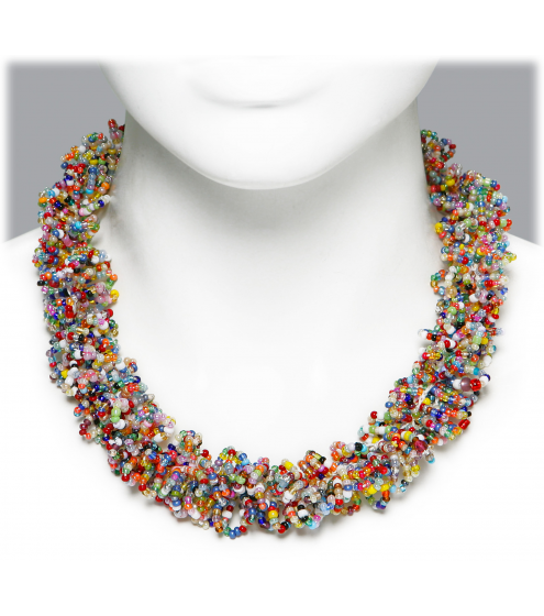 Entzückendes Collier aus hunderten Rocaille-Perlen